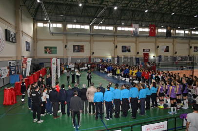 Osmangazi’de 700. yıla özel Veteranlar Voleybol Turnuvası başladı