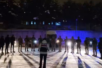 Jandarmadan 29 ilde FETÖ operasyonu: 63 şüpheli yakalandı