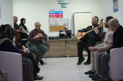 Yenişehir’de hastalara Türk müziğiyle moral desteği