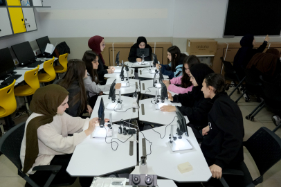 Büyükşehir’den kız çocuklarına bilim atölyesi