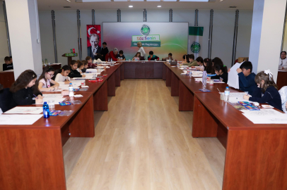 Bursa’da minik ressamlar sulu boyayla yaratıcılıklarını konuşturdu