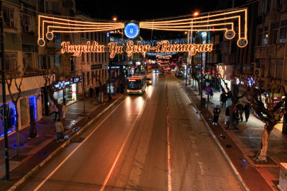 Bursa sokakları Ramazan ışıklarıyla aydınlandı