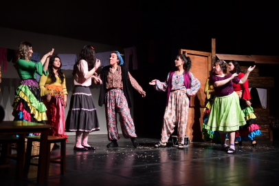 Osmangazi’de sanat gecesi: ‘Deli Ayten’ ayakta alkışlandı