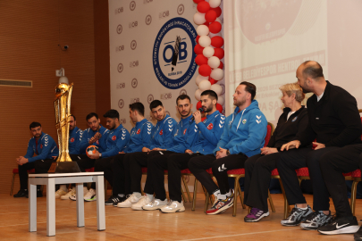 Nilüfer Hentbol Takımı öğrencilere ilham verdi