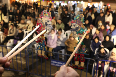 Ramazan’ın renkli akşamları Hacivat ile Karagöz’le şenlendi