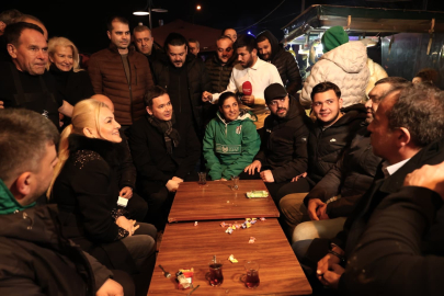 Abdal Meydanı’nda Ramazan coşkusu: Başkan Aydın vatandaşlarla sahur yaptı