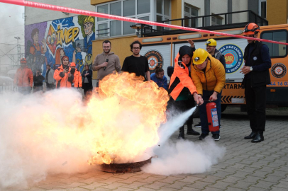 Yıldırım’da Deprem Haftası’nda öğrencilere gerçeği aratmayan tatbikat