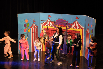 Yıldırım’da minikler kukla gösterisiyle eğlendi