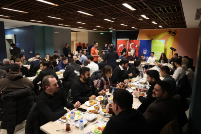 Başkan Bozbey Görükle’de öğrencilerle sahur sofrasında buluştu