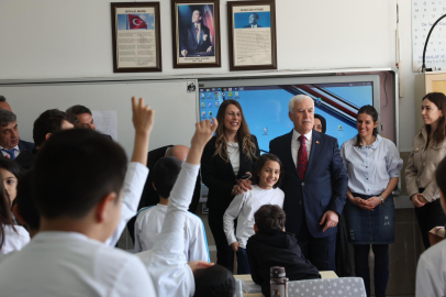 Minik öğrencinin sözü gerçek oldu: Başkan Bozbey okulu ziyaret etti