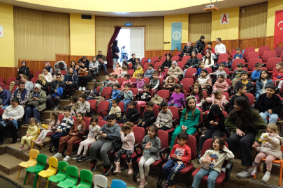 Yıldırım’da çocuklara ücretsiz tiyatro keyfi: Hayal gücü sahnede can buluyor