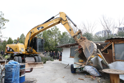 Nilüfer’de ruhsatsız yapılar tek tek yıkılıyor