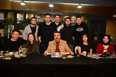 Başkan Yılmaz gençlerle sahur sofrasında buluştu