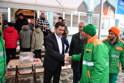 Başkan Aydın vatandaşlarla bayramlaştı