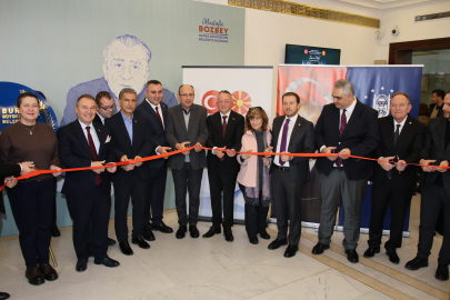 Saf altın ilhamıyla hazırlanan tezhip sergisi Bursa'da ziyarete açıldı