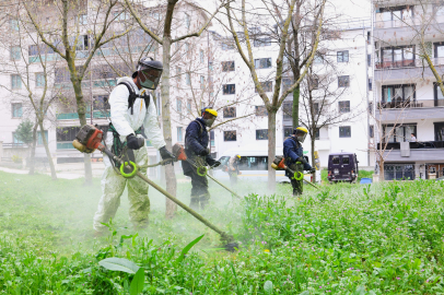 Osmangazi'nin park ve bahçelerinde bahar temizliği başladı