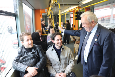 Başkan Özdemir metro yolculuğunda Nilüfer’in nabzını tuttu