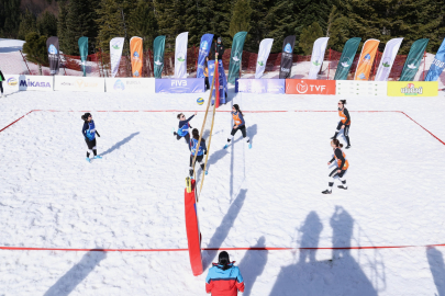 Uludağ’da spor ve heyecan zirvede: Kar voleybolu başladı
