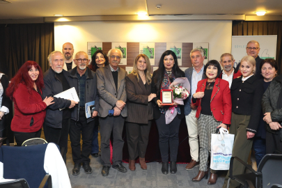 Nilüfer'de Dünya Şiir Onur Ödülü Nisa Leyla’ya verildi