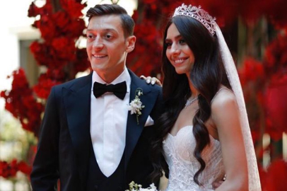 Mesut Özil ve Amine Özil çifti bebeklerine verdikleri isimle şaşırttı