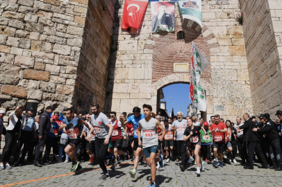 Bursa’nın tarihi sokaklarında nefes kesen koşu