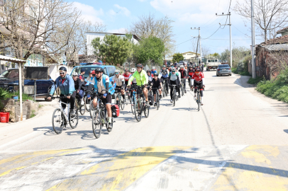 Bisiklet tutkunları Granfondo için pedal çevirdi