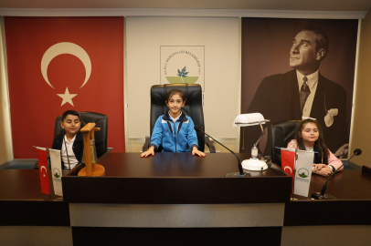 Osmangazi'de öğrenciler belediyeciliği yerinde öğrendi