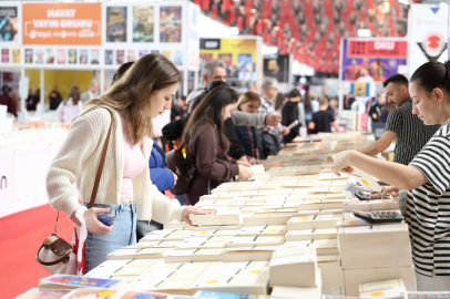 Bursa Kitap Fuarı’nda edebiyat buluşmaları sürüyor