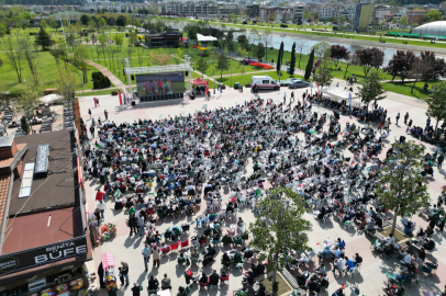 Şampiyonluk coşkusu dev ekranlarla Bursa’yı sardı