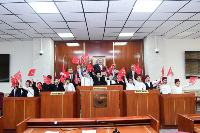 Kestel’de 23 Nisan coşkusu Meclis Salonu’na taşındı