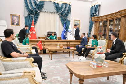 Bursa Büyükşehir’de 23 Nisan’da başkanlık koltuğu çocuklara devredildi