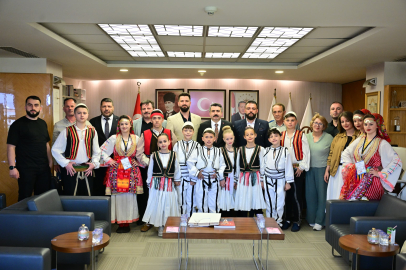 Balkanlı çocuklardan Yıldırım Belediyesi’ne 23 Nisan ziyareti