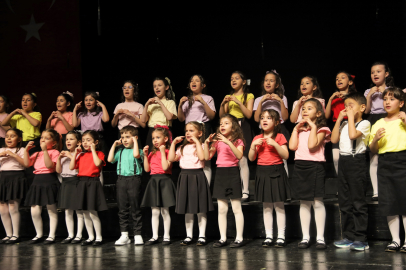 Bursa’da çocuklardan unutulmaz sahne performansı