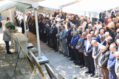 Bursa siyasetinin tanınan isimlerinden Ayhan Özbek son yolculuğuna uğurlandı