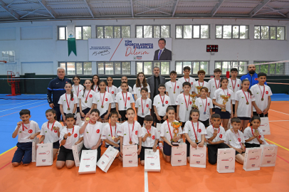 Badmintonda tarihi başarı: Osmangazi sporcuları zirvede