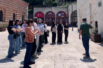 Yıldırımlı gençler Kadim Bursa’yı adım adım keşfediyor