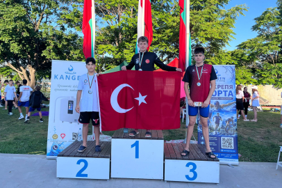 Yıldırım’ın genç kulaçları Bulgaristan’dan madalyalarla döndü